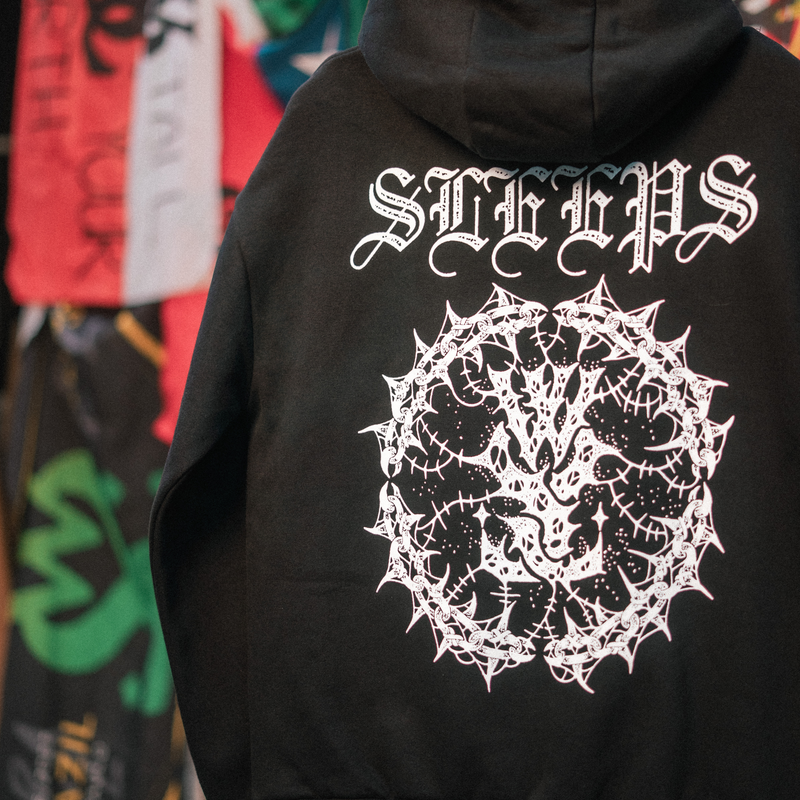 HOODIES & SWEATSHIRTS